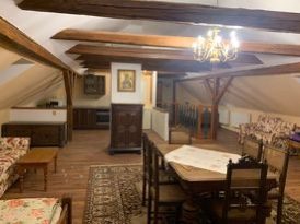 Podkrovní apartmán č. 2 s dřevěnými trámy